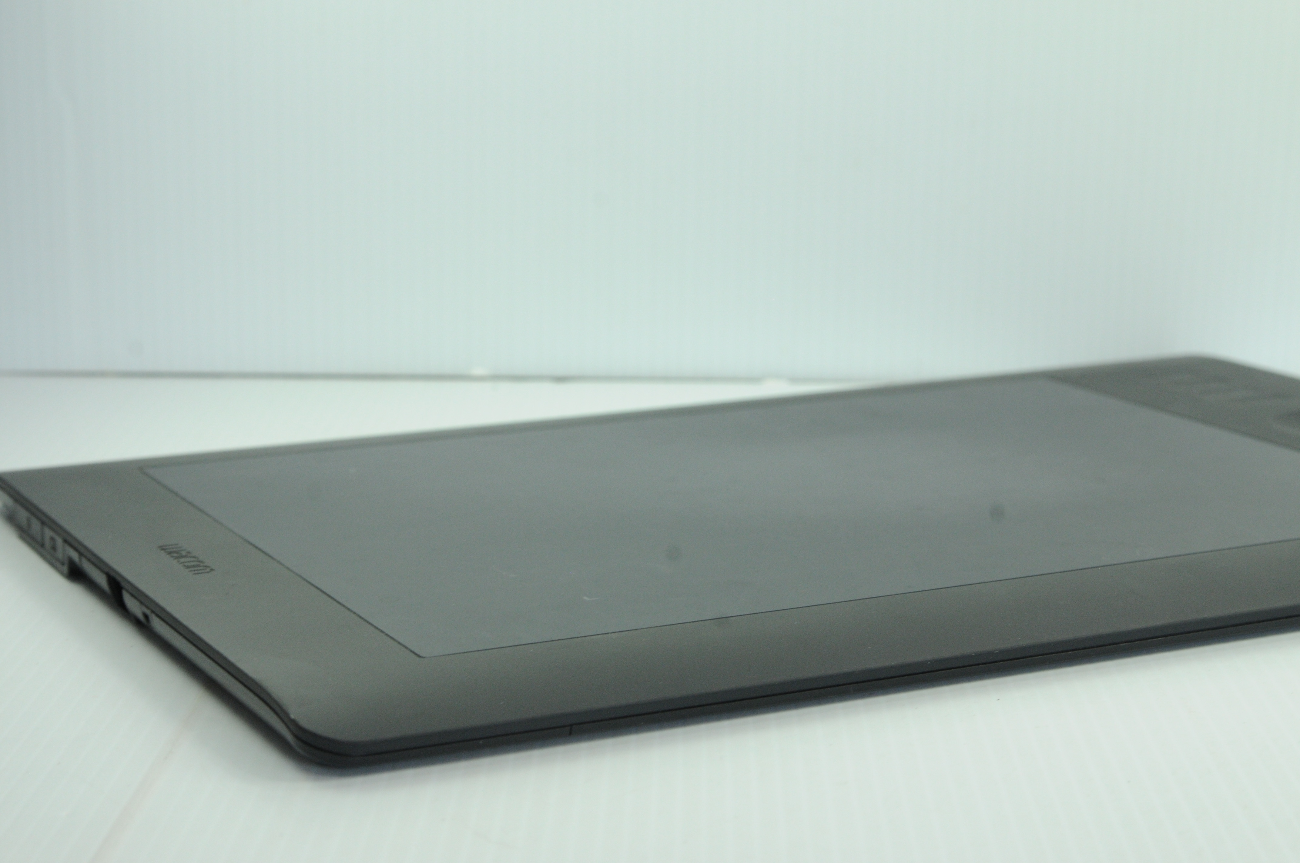 Used Wacom Intuos 5 Touch PTH-650 Medium Pen Tablet PTH-650 - No