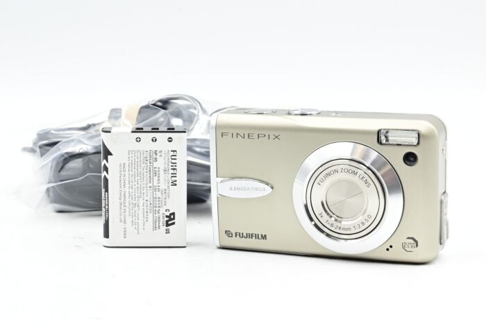 Fuji Fujifilm Finepix F30 6.3MP Digital Camera w/3x Zoom Fuji Fujifilm Finepix F30 6.3MP Digital Camera w/3x Zoom