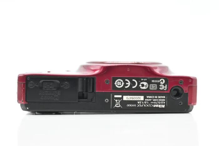Nikon COOLPIX S9300 レッドジャンク部品取り専用(M25) Used Nikon Coolpix S9300 16MP Digital Camera w/18x Zoom Red Parts