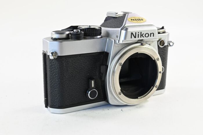 綺麗 Nikon FE Silver Used Nikon FE SLR Film Camera Body Chrome in 'Inoperable' condition