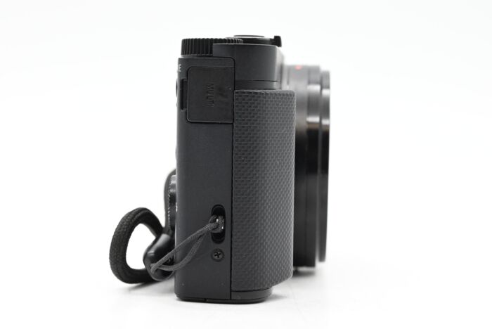 【液晶無傷・動作良品】SONY DSC-HX80 英語版 （ケーブル無） Used Sony Cyber-Shot DSC-HX80 18.2MP Digital Camera w/30x Zoom
