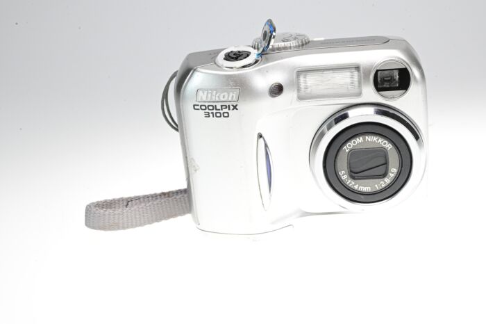 【動作確認済】 Nikon COOLPIX 3100 オールドコンデジ 単三電池 Nikon COOLPIX 3100 3-megapixel digital camera at Crutchfield