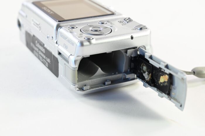 Used Sony Cyber-shot DSC-S600 6.0MP MPEGMovie VX Digital Point and