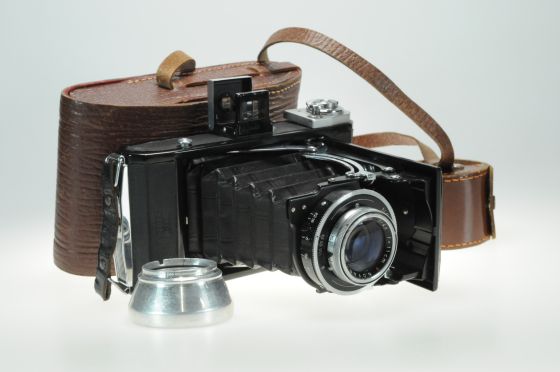 Zeiss Ikon Ercona I Folding Film Camera w/lens (120 Film)