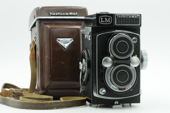 Yashica Mat-LM Twin Lens Camera 80mm 3.5 Yashinon 6x6 1-1/500 1960