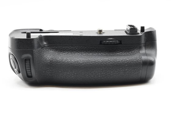 Genuine OEM Nikon MB-D16 Multi Power Battery Pack Grip for D750