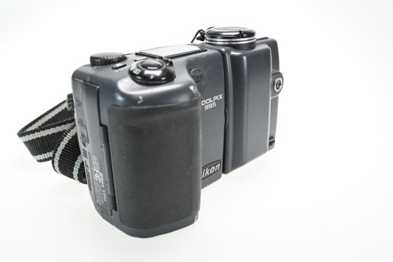 Nikon Coolpix 995 3.3MP Digital Camera w/4X Zoom