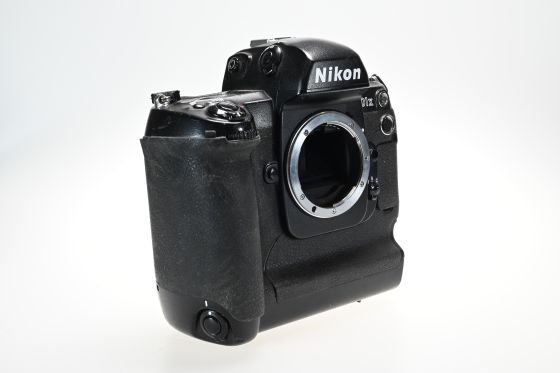 Nikon D1X 5.3MP Digital SLR Camera Body